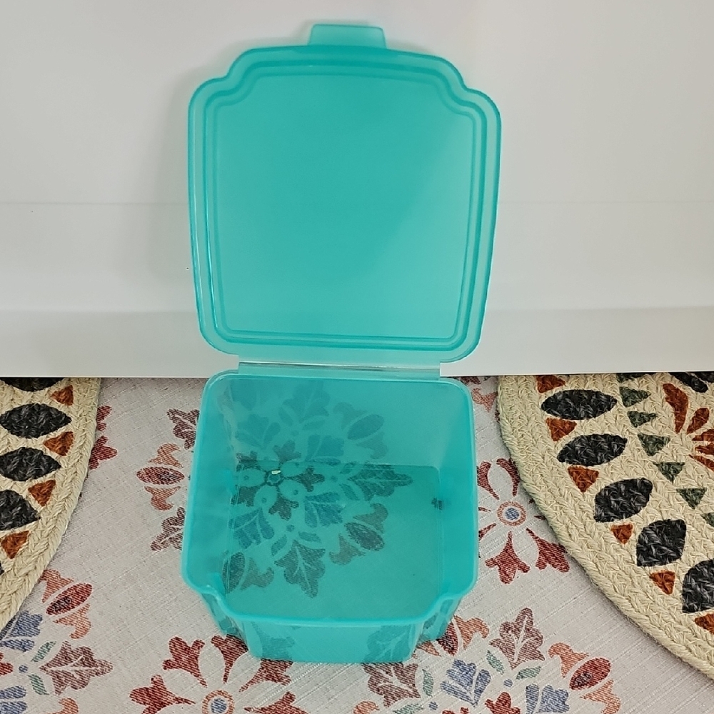 Kraft Singles Storage Container with Snap Lid
